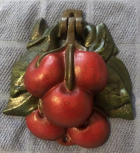 SELTEN VINTAGE GUSSEISEN ROT KIRSCHE OBST HAUS HAUS TÜRKLOPFER GUCKLOCH - Bild 1 von 8
