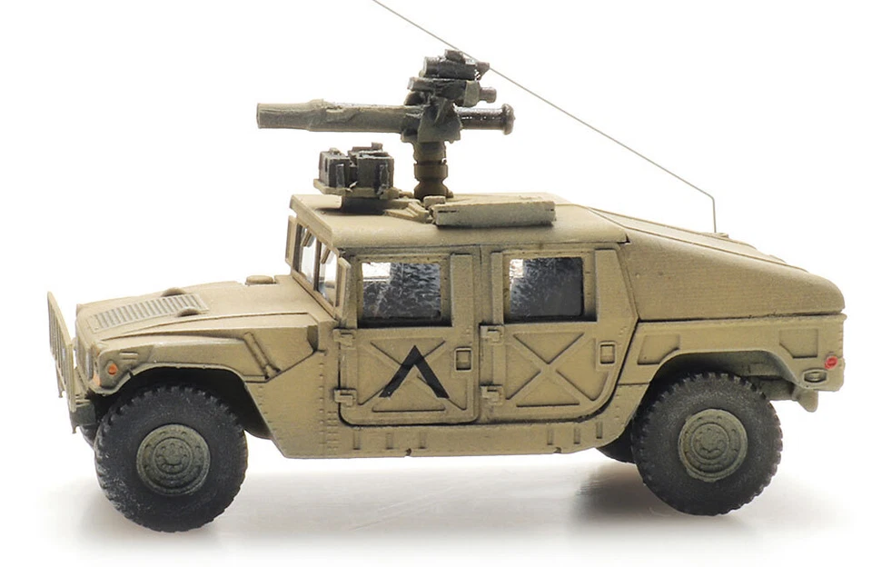 Artitec 6870539 - 1/87/H0 US Humvee Desert Armored Tow - Nuovo - Immagine 1 di 1