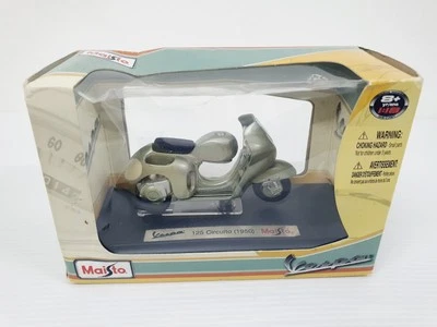 CLASSIC VESPA 125 CIRCUITO (1950) SCOOTER 1/18 SCALE DIECAST MAISTO - Image 1 of 4