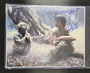 Foto firmada por Mark Hamill ESB Luke y Yoda a Dave Silva líder de Dallas 501 - Imagen 1 de 5