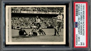 1958 PELE & VAVA BREMER FACHRING FUSSBALLBILDER DER WELTMEISTERSCHAFT #9 (PSA 1) - Picture 1 of 3