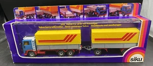 Camión Siku 3115 Volvo F12 con remolque doble en caja original - Imagen 1 de 19