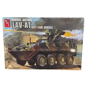 AMT ERTL GENERAL MOTORS LAV-AT (PANZERABWEHRFAHRZEUG 1/35 SCALE PLASTIC MODEL KIT - Bild 1 von 4
