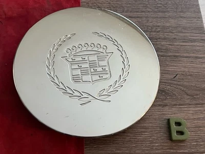 #B 1 95-02 Cadillac Seville Deville Eldorado OE chrome Center Cap 3544651 - Imagem 1 de 4