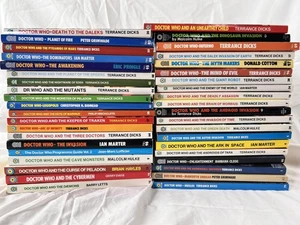 Vintage Doctor Who Target Books Set 45 Sci-Fi TV Novels Terrance Dicks Lot Softc - Foto 1 di 13