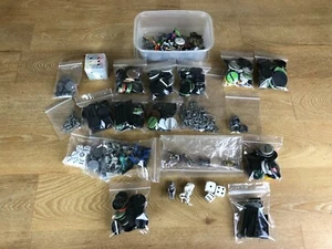 Joblot of Warhammer 40k Bitz Bits Oldhammer Bases Dice Spares Parts Some Metal - Picture 1 of 7