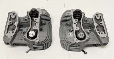 04-06 Harley Davidson Cylinder Heads #16874-02 / #16877-02 | Front & Rear Foto 1 de 4