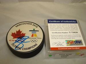 Disco de hockey dorado firmado por Shea Weber equipo canadiense 2010 autografiado PSA/ADN certificado de autenticidad 1A - Imagen 1 de 3