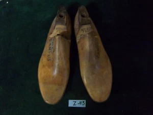 VINTAGE 1946 PAIR Wood Size 9-1/2 C CAMPUS Industrial Shoe Factory Lasts #Z-43 - Picture 1 of 5