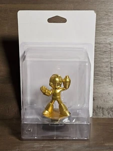 Gold Mega Man Amiibo Legacy Collection Series 1st Print MINT CONDITION - Picture 1 of 3