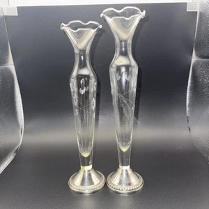 Coppia di vasi con boccioli in argento sterling e cristallo inciso floreale Duchin Creations anni 40 - Foto 1 di 5