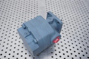 DM25A Hydraulic Pump / Motor - Picture 1 of 8