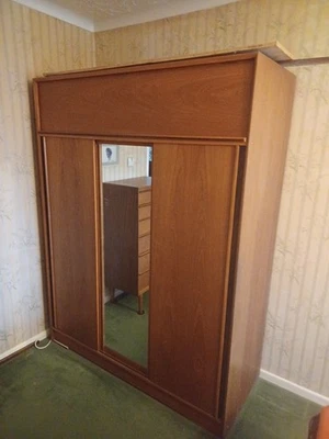 Mid-century modern Austin Suite 3 Bay wardrobe - Image 1 of 4