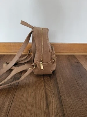 Mini cartera mochila Steve Madden Logo Bailey Foto 1 de 4