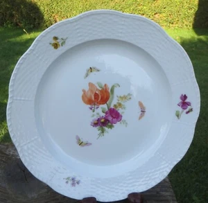 Antiker KPM Berlin handbemalter Speiseteller Blumen & Schmetterlinge, Korbgeflecht - Bild 1 von 27