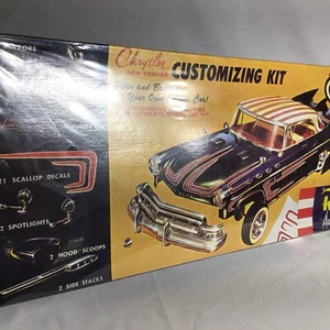 Revell Monogram 1/32 Chrysler New Yorker Modellbausatz 1996 Release Neu Sealed - Bild 1 von 6