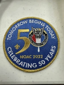 Parche redondo de 4" NESA at NOAC 1972 - 2022 aniversario NESA Staff Gold Mylar 2022 - Imagen 1 de 2