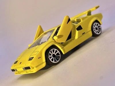 Majorette🔥Lamborghini Countach LP400 - Amarillo 1:56 (3") sin paquete Foto 1 de 4