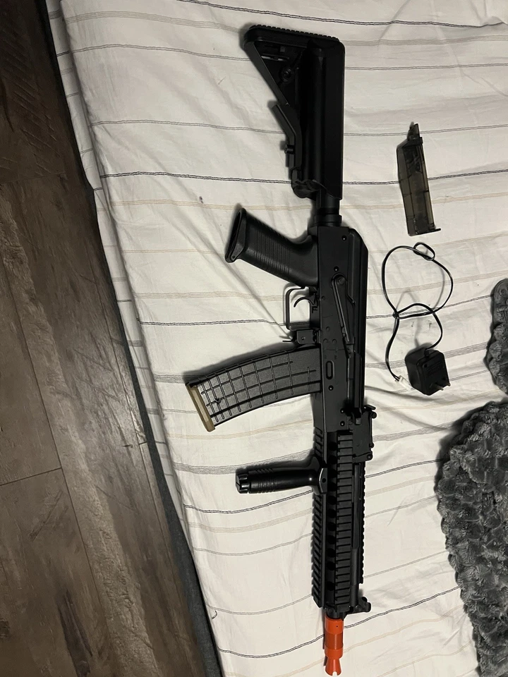 JG AK-47 RIS 电动气枪黑色,速度装载器和充电器。 — 第 1/1 张图片