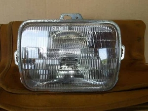 MITSUBISHI Minicab 1994 V-U42T Right Headlight MR124838 [Used] [PA92705380] - Picture 1 of 10