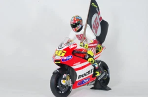 Minichamps 1/12 Ducati Desmosedici GP11.2 Valentino Rossi 2011 Racing from JPN - Picture 1 of 17