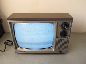 Vintage 1979 Quasar TV 11" Fernseher XP3121RW - Bild 1 von 10