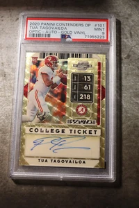 2020 Contenders Optic Tua Tagovailoa RC Draft Picks Gold Vinyl Auto /7 PSA 9 - Bild 1 von 2
