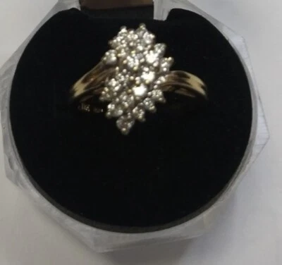 1 carat Diamond Cluster I-1 Clarity Size7  3.51Grams of 10K Gold $1999. — 第 1/4 张图片