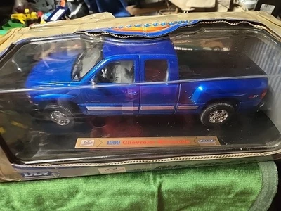 1999 Chevrolet Silverado Black 1:18 Welly DieCast MIB - Image 1 of 4