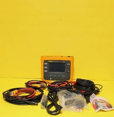 Analizador registrador de energía eléctrica trifásico Fluke 1734 Foto 1 de 4