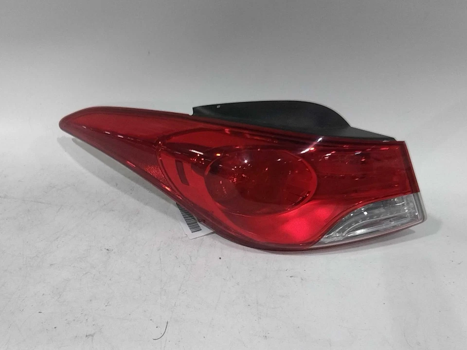 Used Left Tail Light Assembly fits: 2013 Hyundai Elantra Sdn quarter panel mount - Изображение 1 из 4