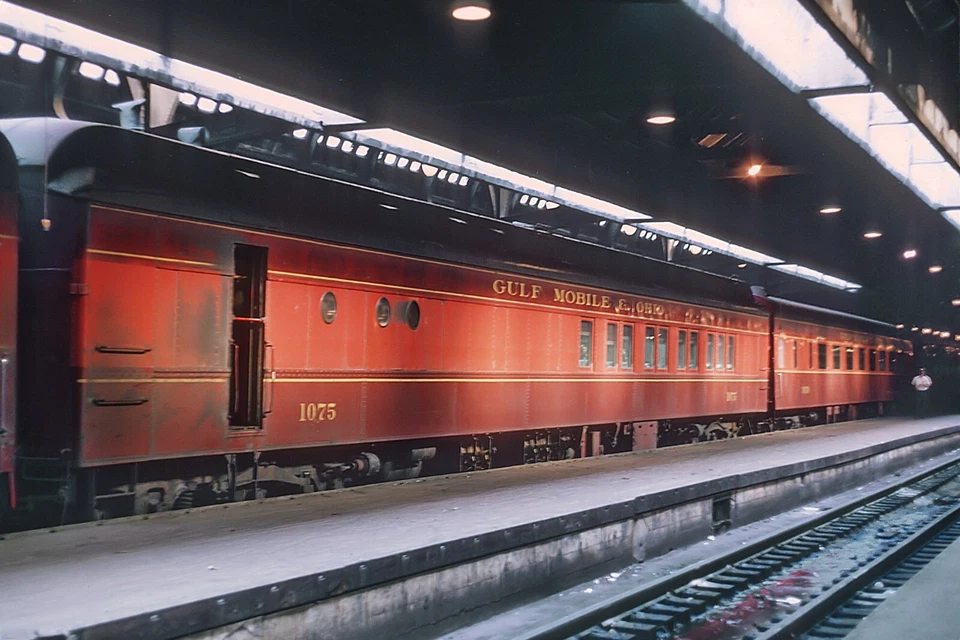 GM&O standard diner 1075 on Train 3, The Abraham Lincoln 5 x 7 Photo - Image 1 of 1