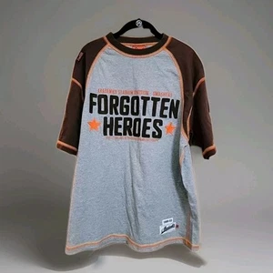 Akademiks Forgotten Heroes Camicia Uomo L - Vintage Y2K Streetwear Grafica Tee - Foto 1 di 11
