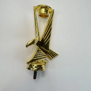 Vintage goldfarbener Adler geflügelter Sieg Trophäenaufleger schwerer Metallschraube gebraucht, in einwandfreiem Zustand - Bild 1 von 4