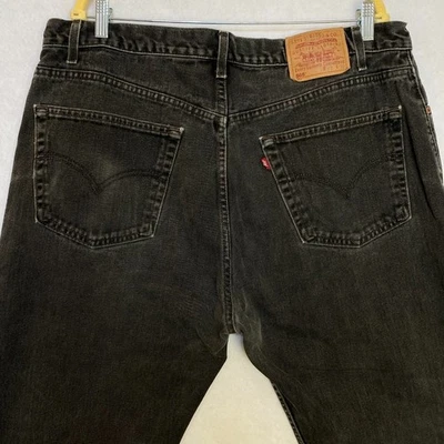 Pantalones de mezclilla vintage Levi's 505 para hombre 38X29 etiquetados 42x32 pierna recta calce regular negros Foto 1 de 4