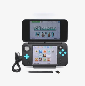 Consola Nintendo "Nueva" 2DS XL Negra y Turquesa con extras (EE. UU.) - Imagen 1 de 9