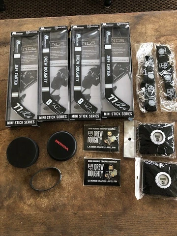 LOS ANGELES KINGS SOUVENIR COLLECTION 13 ITEMS - MINI STICKS KEY CHAINS PINS Cover
