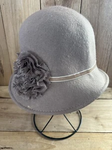 Taupe Cloche Hat 100% Wool Formal Fancy Retro 20s Flower Classy - Picture 1 of 5