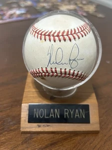 Nolan Ryan Autogramm Baseball ohne COA - Bild 1 von 4