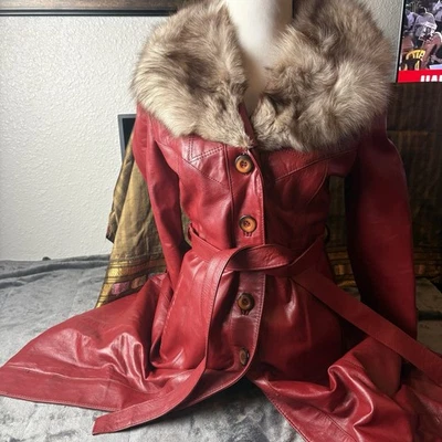 Gabardina de Cuero De Colección 24k Dan Di Modos Rojo/Borgoña Talla S Escote de Piel Hecha en EE. UU. Foto 1 de 4