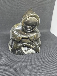 Figura de piedra tallada inuit pequeña piedra jabonera esquimal - Imagen 1 de 10