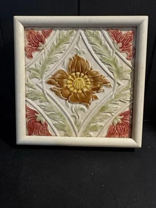 Antike Original Jugendstil 6” x 6” Majolika floral gerahmte Fliese - Bild 1 von 4