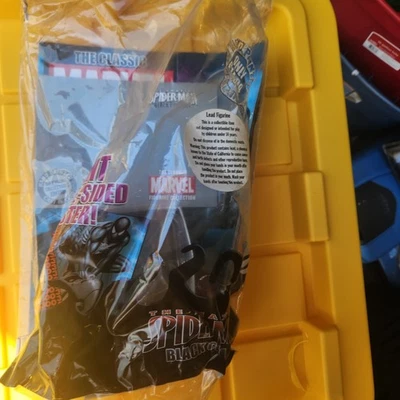 Estatueta clássica Marvel Eaglemoss 1:16 com livro: Homem-Aranha (Preto) (Especial) H60 - Imagem 1 de 2