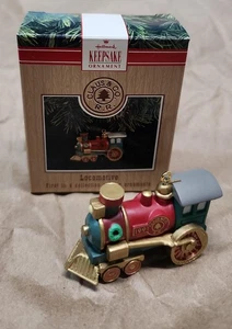 VINTAGE SEGNO DISTINTIVO RICORDO ORNAMENTOCLAUS & CO R.R. LOCOMOTIVA - Foto 1 di 3