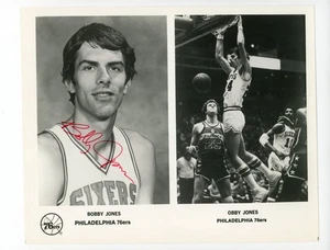 Foto de prensa emitida por el equipo autografiado de Bobby Jones 1979-80 Philadelphia 76'ers - Imagen 1 de 2