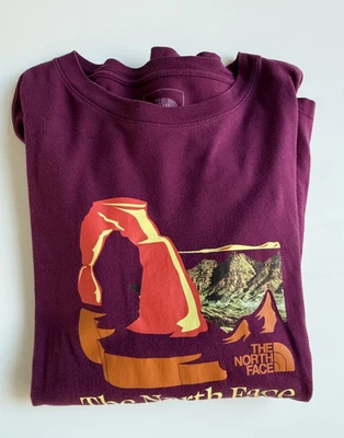 Camiseta para mujer The North Face grande manga larga borgoña Foto 1 de 4