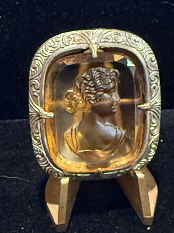 PRECIOSO PIN CAMAFEO ANTIGUO EN BISEL TONO PLATA CIERRE C ERA 1800 Foto 1 de 2