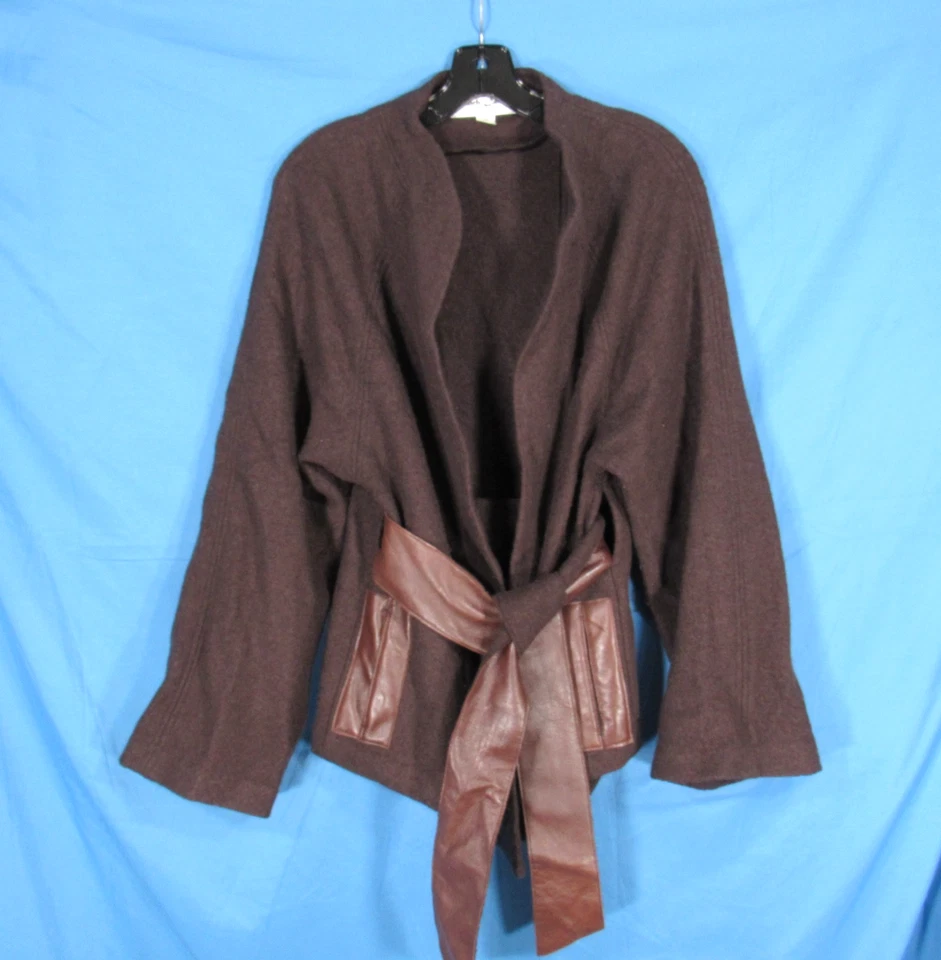 Jaqueta Kimono FRENCH LAVANDERIA Marrom LÃ COZIDA Acabamento em Couro CINTO REVERSÍVEL 12 - Imagem 1 de 4