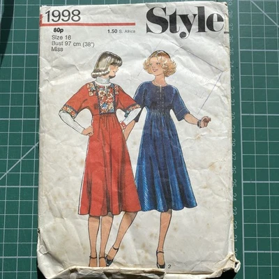 Style Vintage 1998 Dress Dressmaking pattern Size 16 bust 38 Used Foxed Envelope - Image 1 of 3