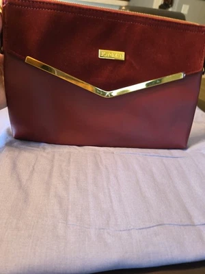 Cartera/cartera de mano de cuero Joy Iman para mujer; borgoña con ribete dorado brillante Foto 1 de 4
